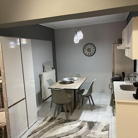 Central Modern Apartment Volos Luaran gambar