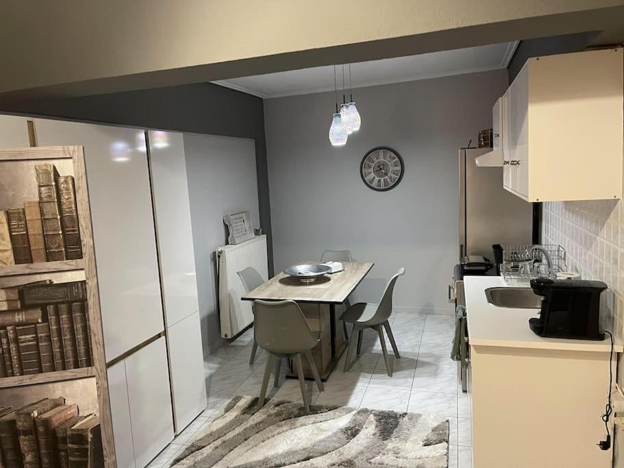 Central Modern Apartment Volos Luaran gambar